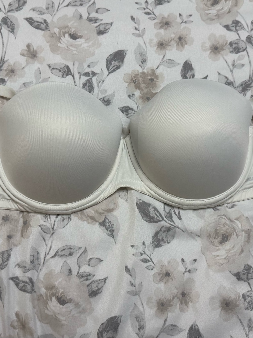Victoria’s Secret wear everywhere strapless push up bra white 34D